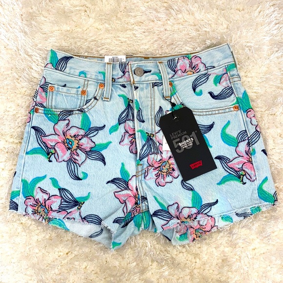 Levi's Pants - 🌟HP🌟Levi’s 501 HIGH RISE FLORAL SHORTS